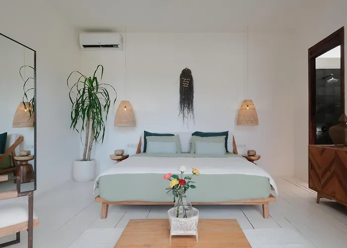 Lileo - Stunning & Bright Luxury 4br 5 Minutes To Berawa Canggu, Perfect For A Relaxing Getaway Villa