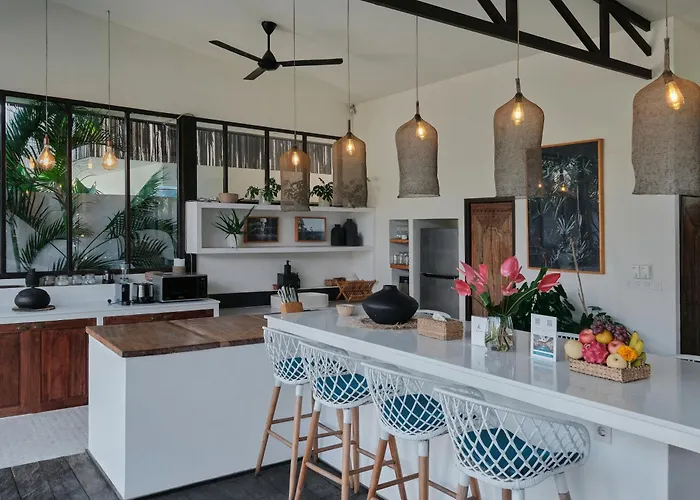 Villa Lileo - Stunning & Bright Luxury 4br 5 Minutes To Berawa Canggu, Perfect For A Relaxing Getaway